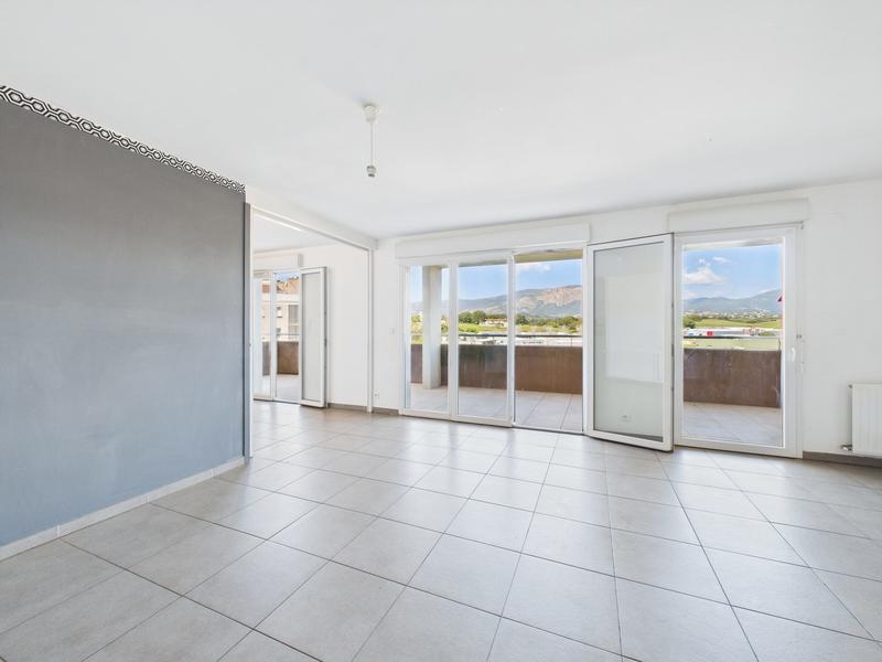 Appartement - 80 m² - 4 pièces