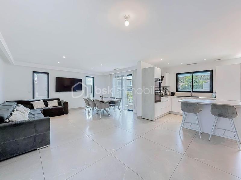 Maison - 104 m² - 5 pièces