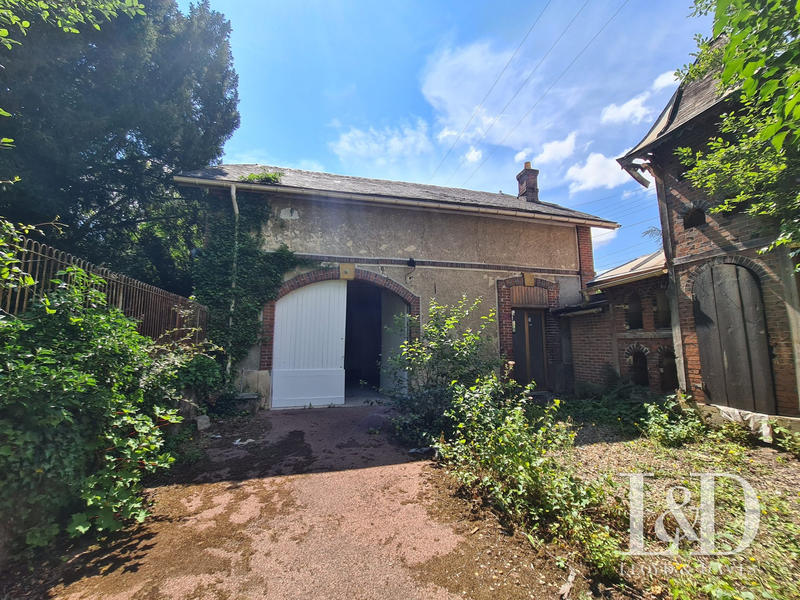 Maison - 230 m² - 13 pièces