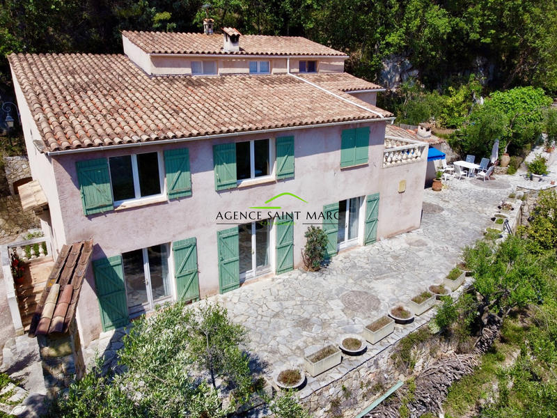 Maison - 221 m² - 5 pièces