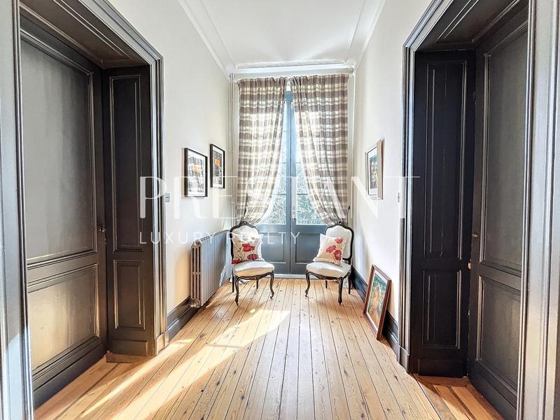 Maison - 655 m² - 14 pièces