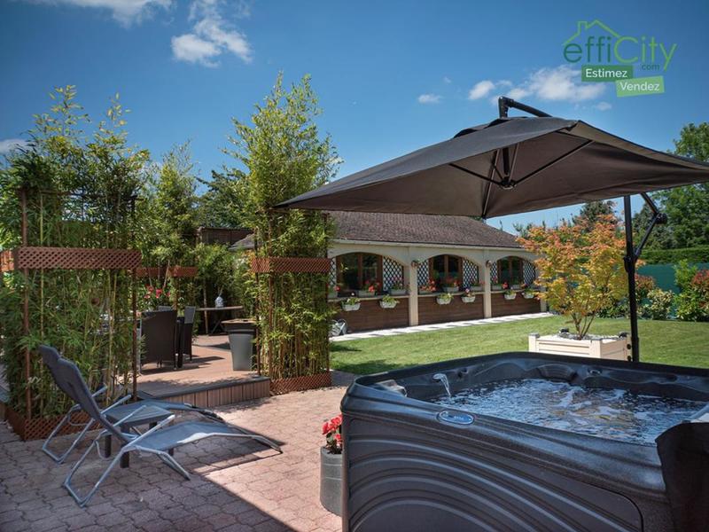 Maison - 250 m² - 9 pièces