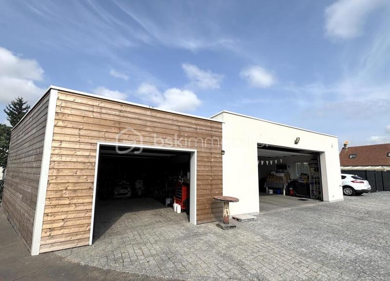 Maison traditionnelle - 170 m² - 8 pièces