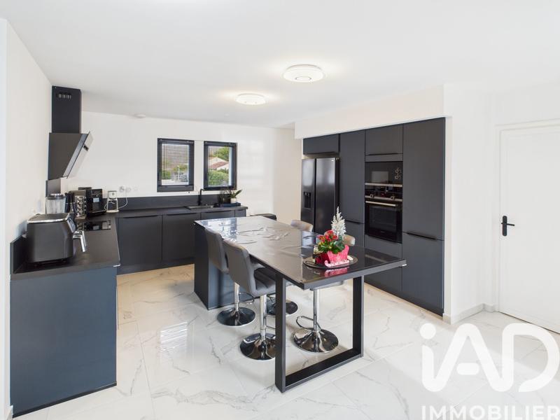 Maison - 210 m² - 6 pièces