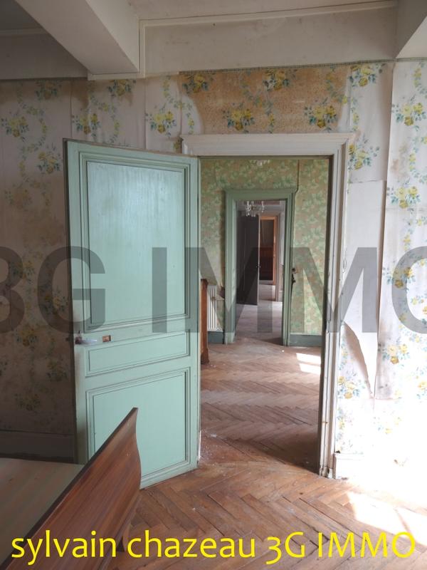 Maison - 241 m² - 7 pièces