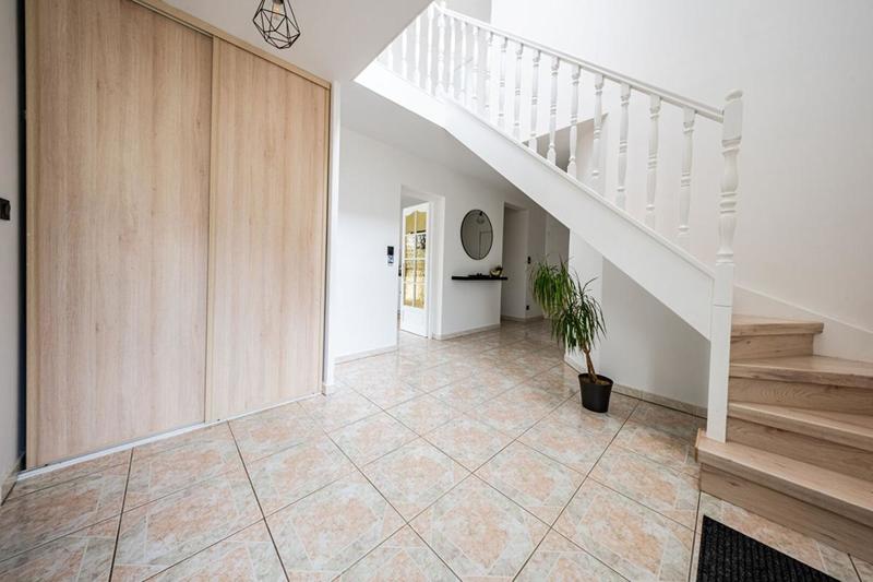 Maison - 169 m² - 8 pièces