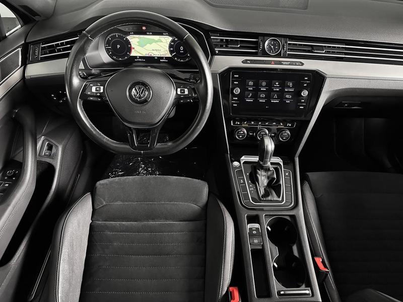 Volkswagen Passat Sw 2.0 Tdi 150 Type Carat Digital Cockpit Cuir Gps Regul Acc Camera Led Ja17p Dsg