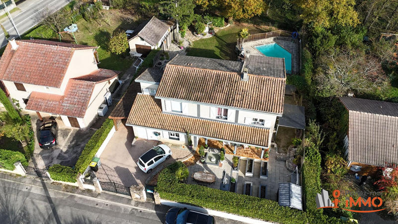 Villa - 172 m² - 8 pièces