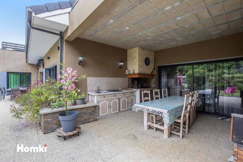 Propriété - 237 m² - 5 pièces