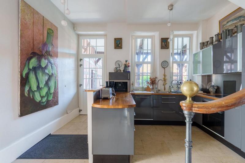 Demeure - 250 m² - 10 pièces