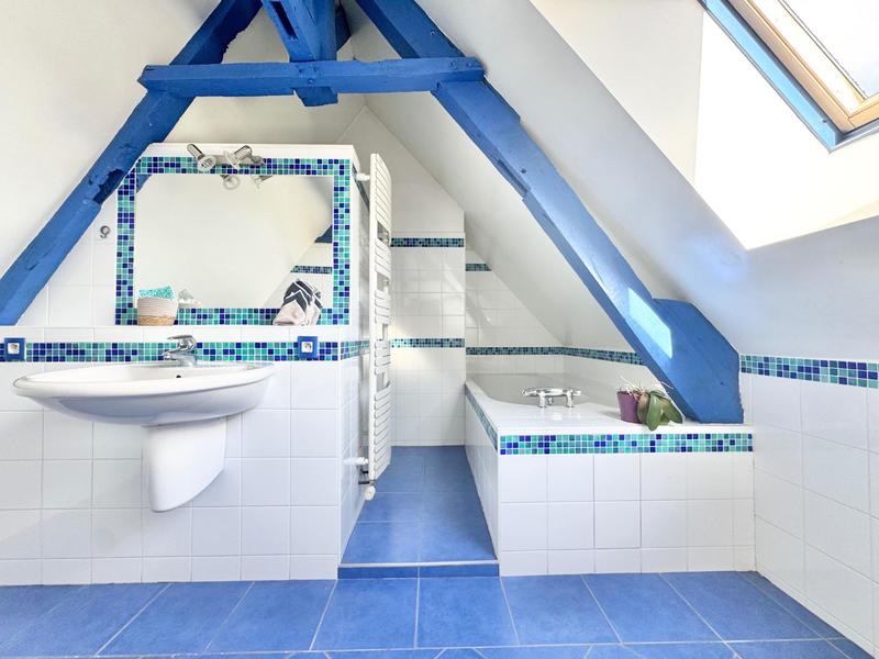 Maison - 215 m² - 9 pièces