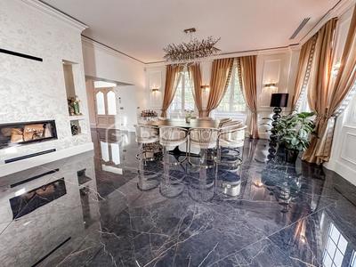 Demeure - 496 m² - 14 pièces