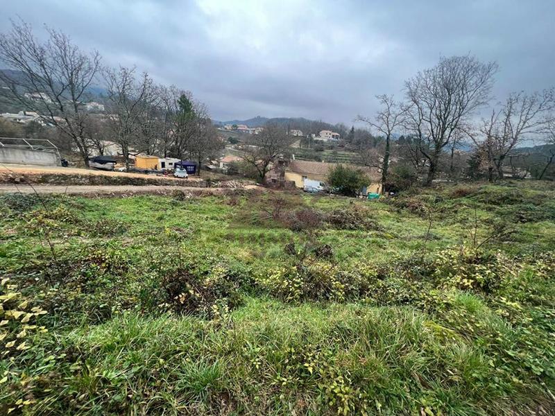 Terrain constructible - 1 255 m²