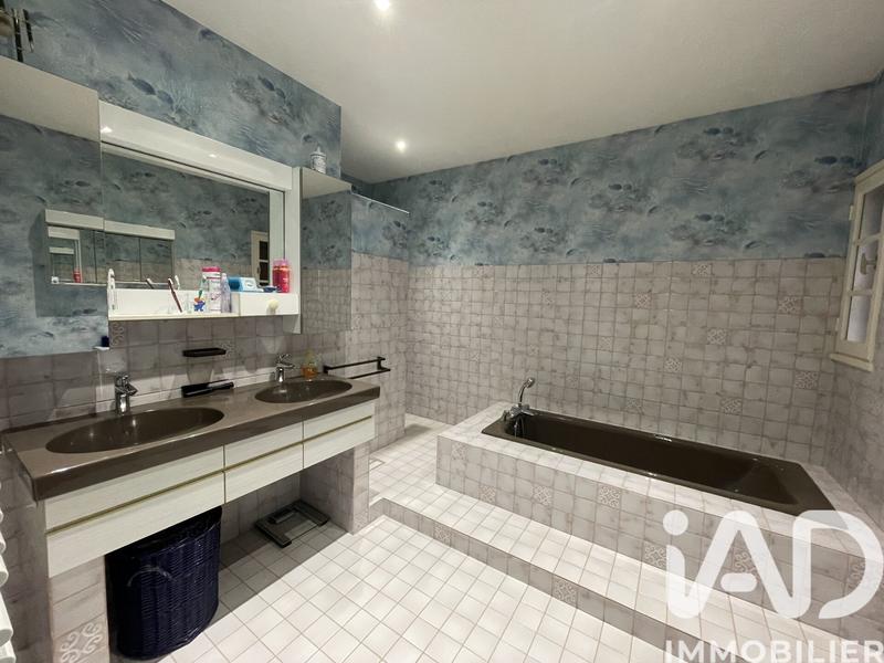 Maison - 180 m² - 7 pièces