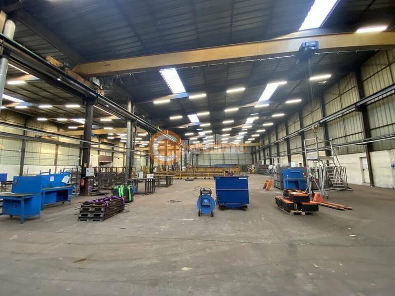 Entrepôt - 3 150 m²