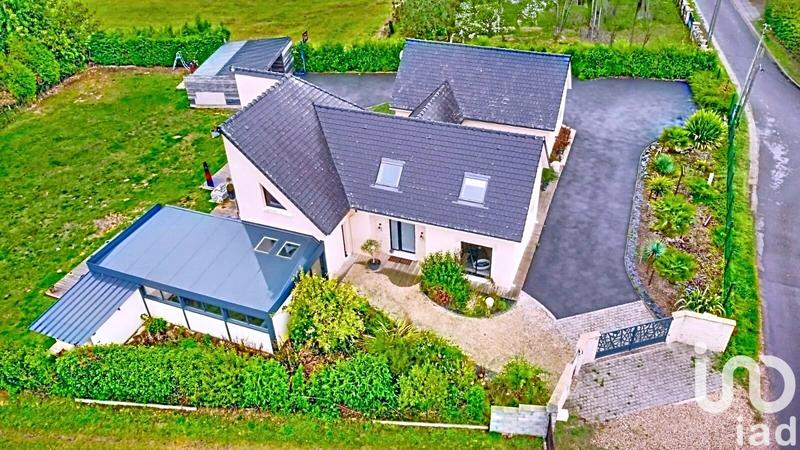 Maison - 225 m² - 8 pièces