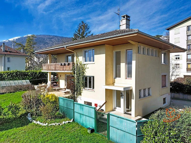 Appartement - 90 m² - 4 pièces