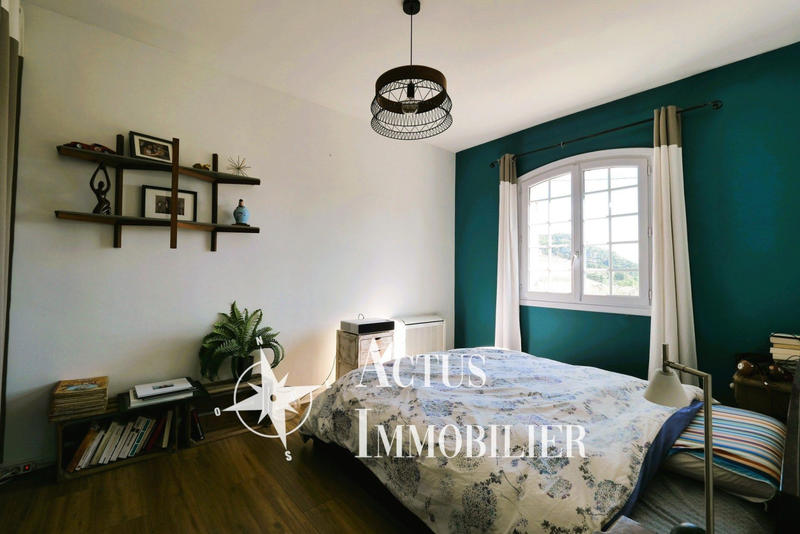 Maison - 227 m² - 10 pièces