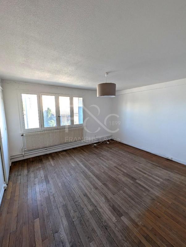 Appartement - 90 m² - 5 pièces