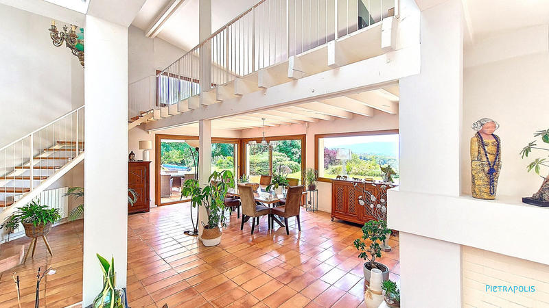 Villa - 265 m² - 7 pièces