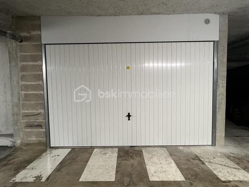 Parking / Garage - 167 m²