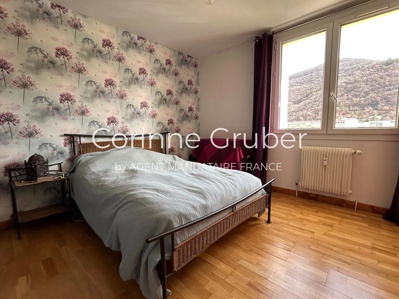 Appartement - 93 m² - 4 pièces