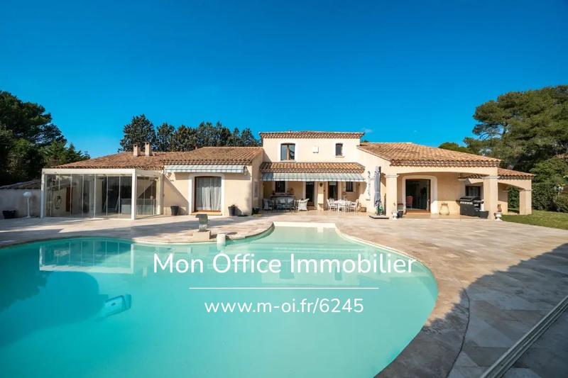 Maison - 233 m² - 7 pièces