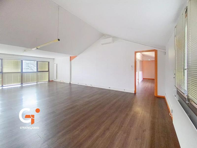 Local commercial - 238 m² - 9 pièces