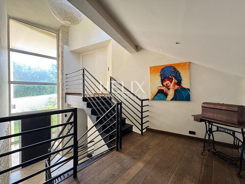 Maison - 350 m² - 8 pièces