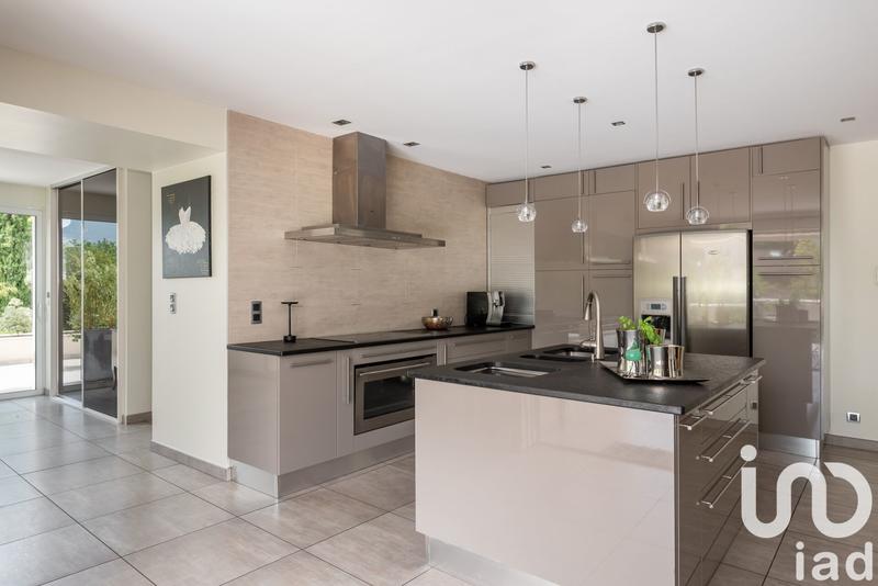 Maison de maîtres - 200 m² - 8 pièces