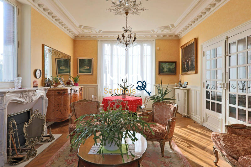 Maison - 206 m² - 7 pièces