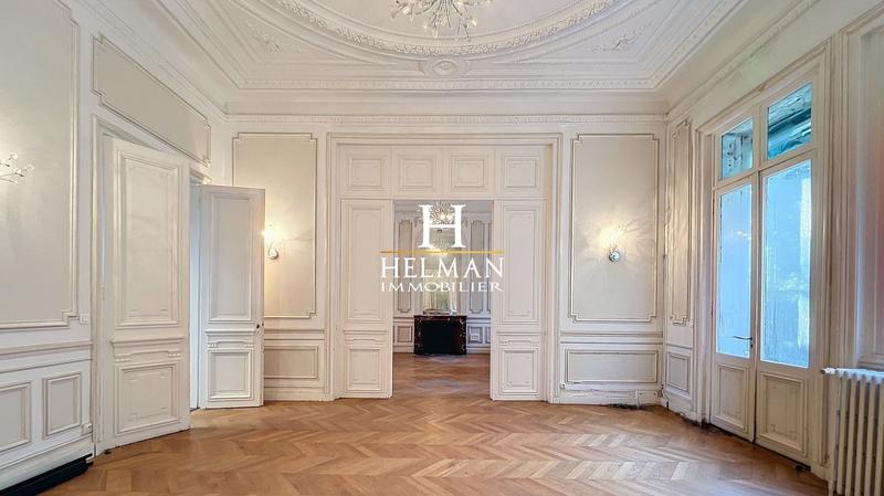 Château - 550 m² - 17 pièces