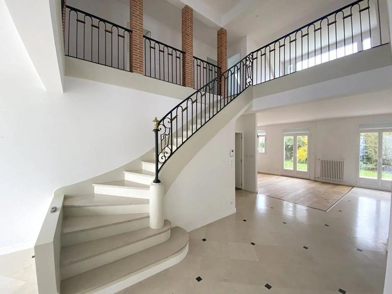 Maison - 305 m² - 6 pièces