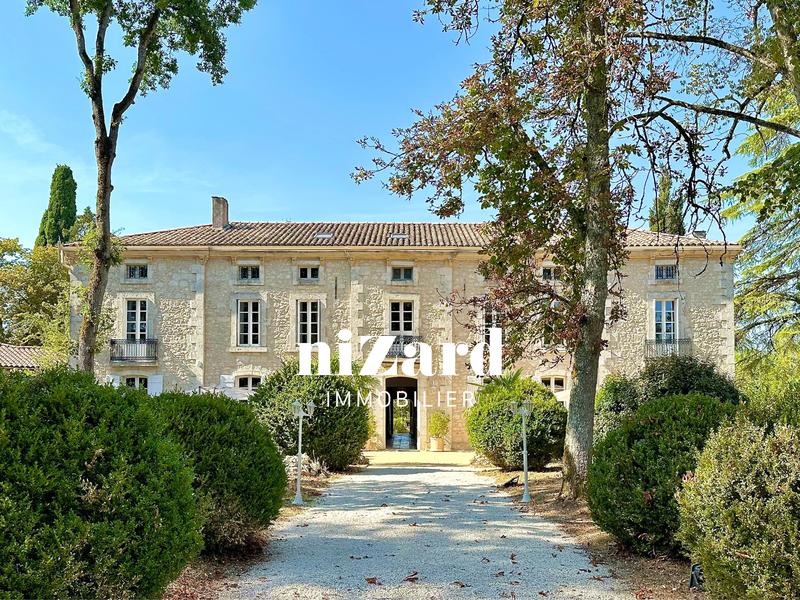 Château - 1 800 m² - 33 pièces