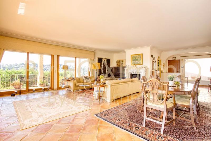 Villa - 269 m² - 9 pièces