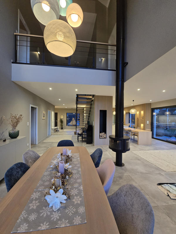 Maison - 255 m² - 8 pièces