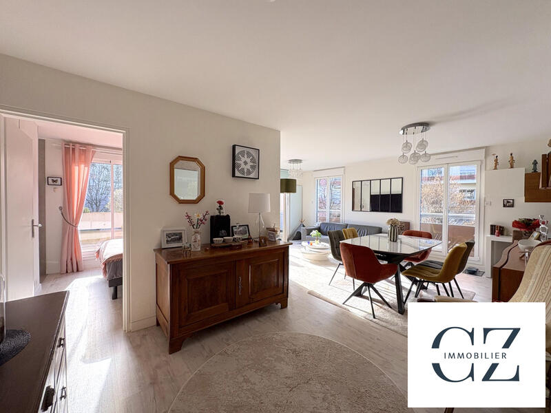 Appartement - 98 m² - 5 pièces