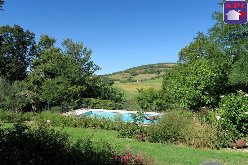 Maison - 230 m² - 9 pièces