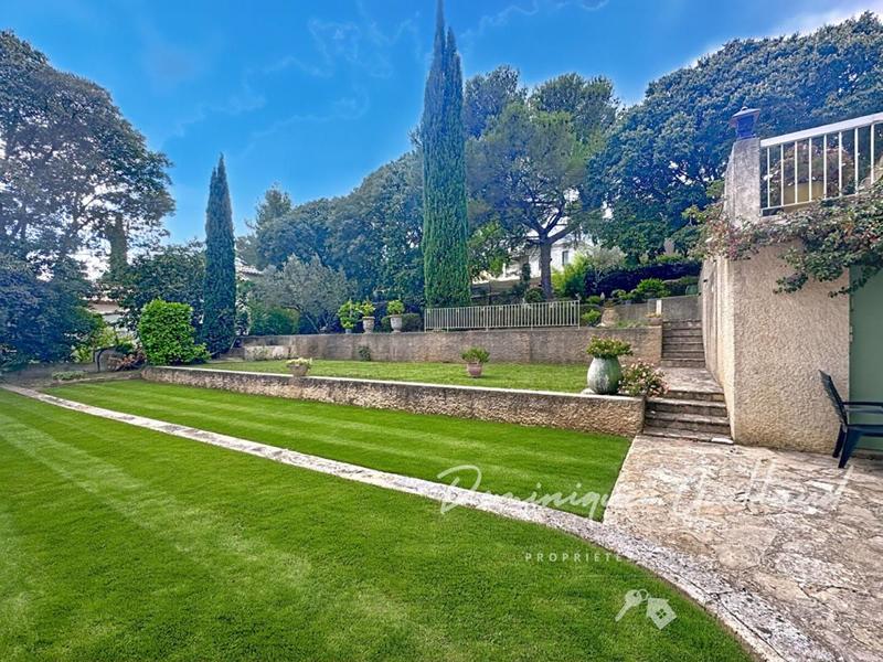 Maison - 280 m² - 7 pièces