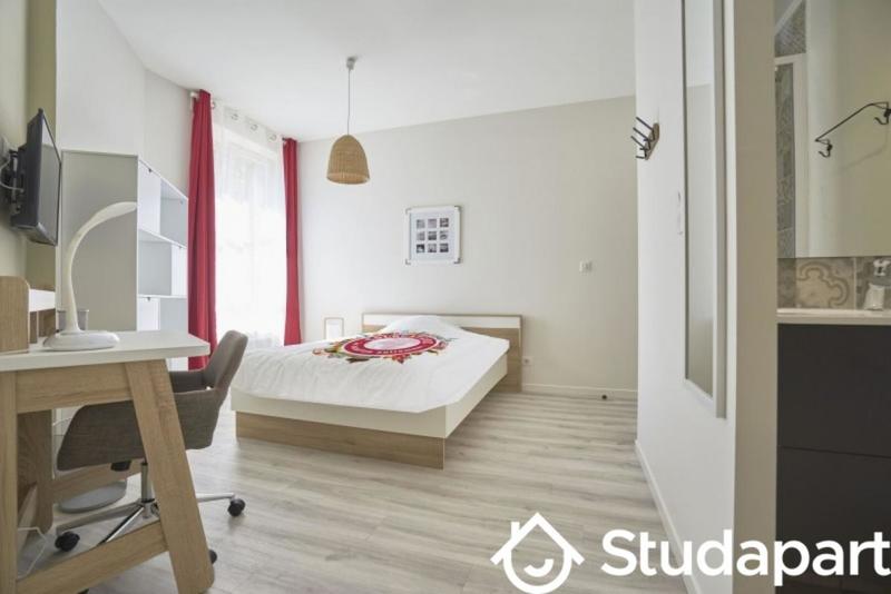 Chambre - 13 m² - 1 pièce