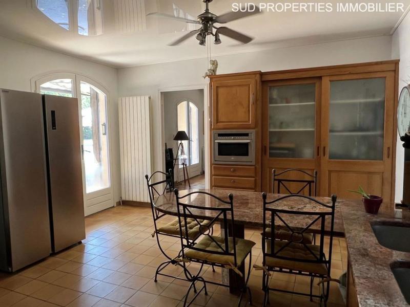 Propriété - 315 m² - 9 pièces