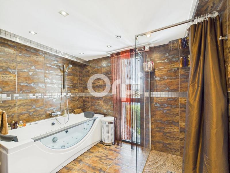 Maison - 260 m² - 6 pièces