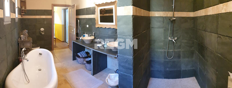 Maison - 400 m² - 8 pièces