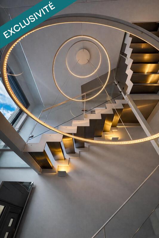 Maison - 305 m² - 12 pièces