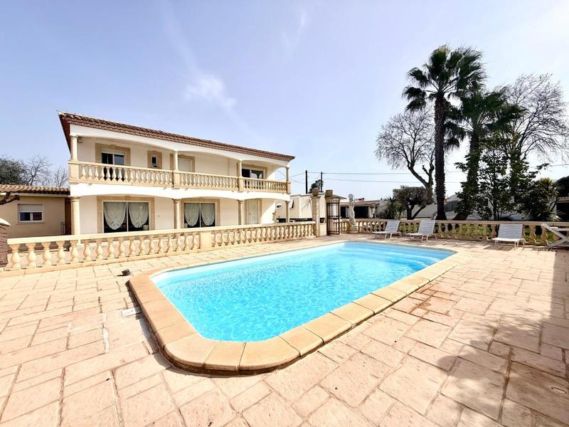 Maison - 200 m² - 5 pièces