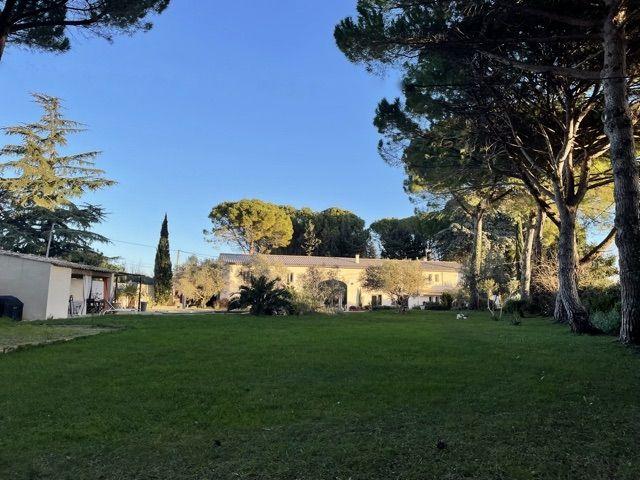 Maison - 300 m² - 9 pièces