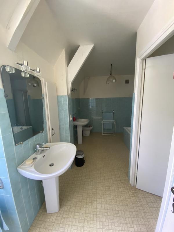 Maison traditionnelle - 277 m² - 9 pièces