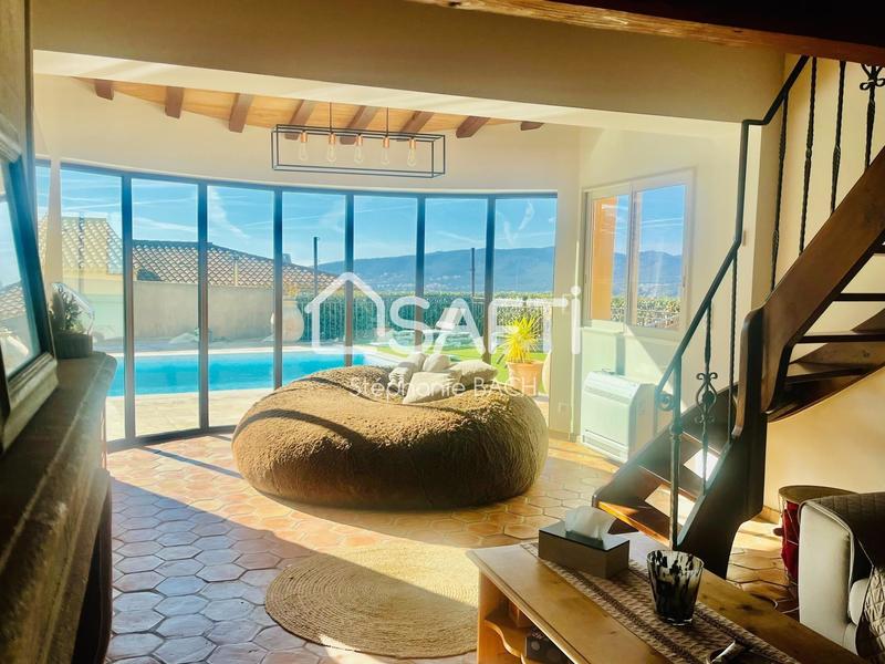 Villa - 212 m² - 9 pièces