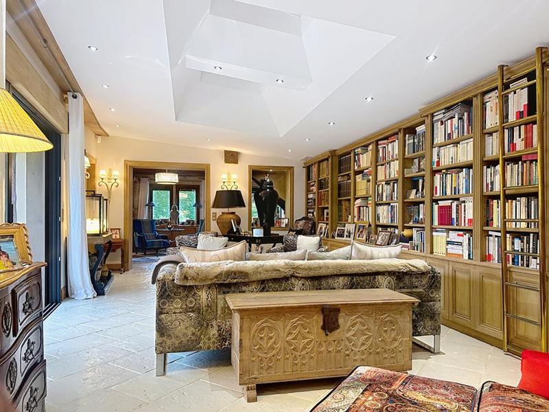 Maison - 235 m² - 8 pièces