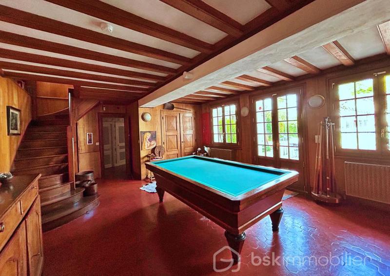 Propriété - 487 m² - 22 pièces